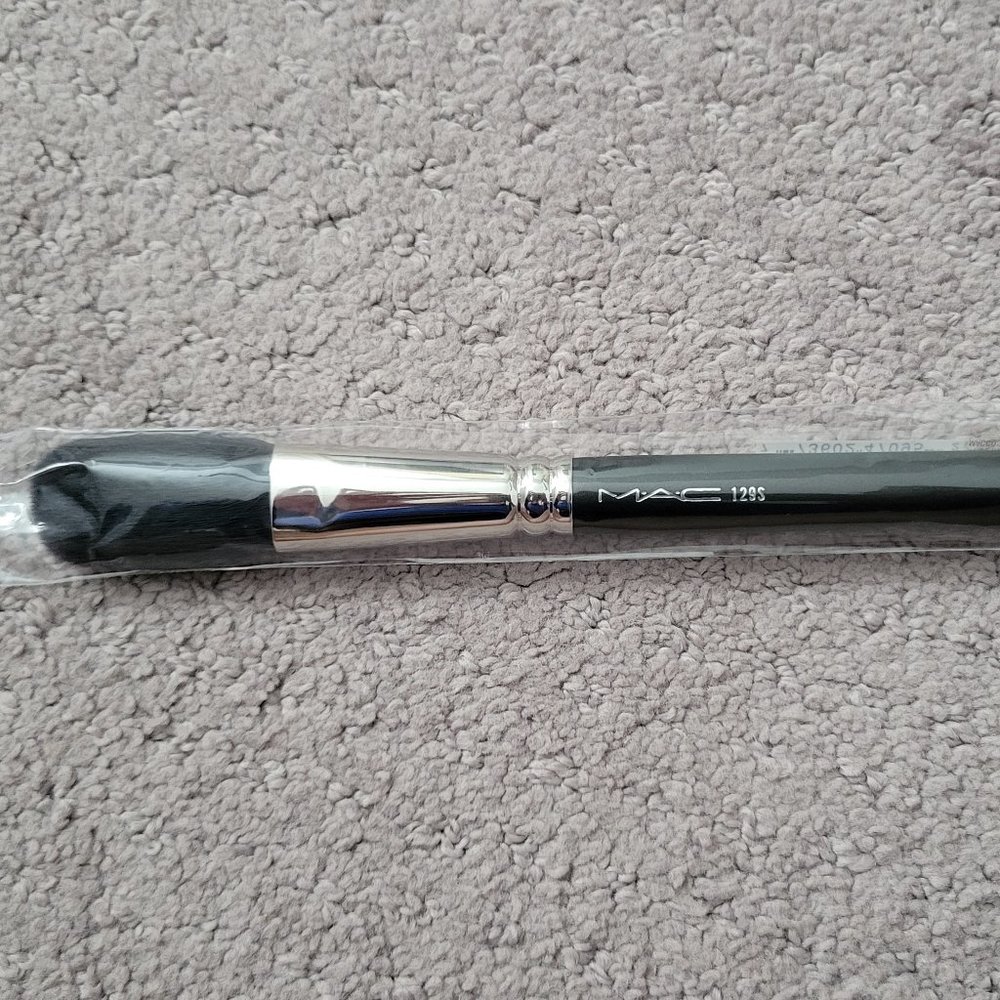 MAC Cosmetics Powder/Blush Brush #129S